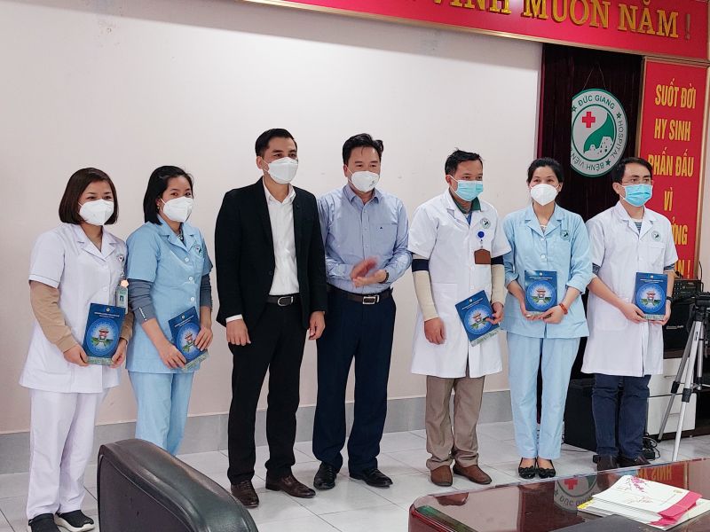 Đồng ch&iacute; L&ecirc; Đ&igrave;nh H&ugrave;ng &ndash; Ph&oacute; Chủ tịch LĐLĐ động vi&ecirc;n b&aacute;c sỹ bệnh viện đa khoa Đức Giang