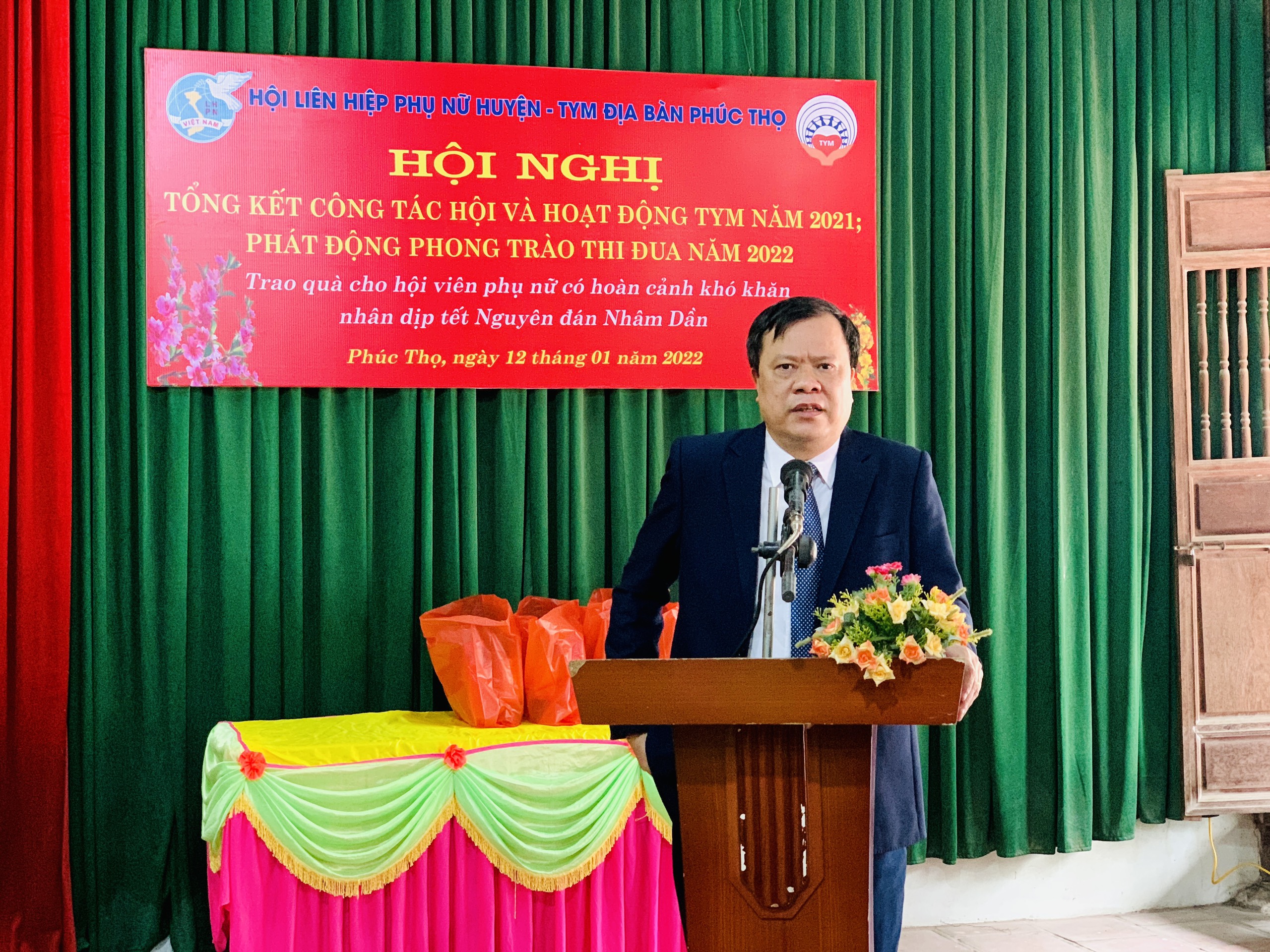 Đồng chí Đoàn Tuấn Anh, Phó Bí thư Thường trực Huyện uỷ đánh giá cao phong trào phụ nữ huyện năm vừa qua