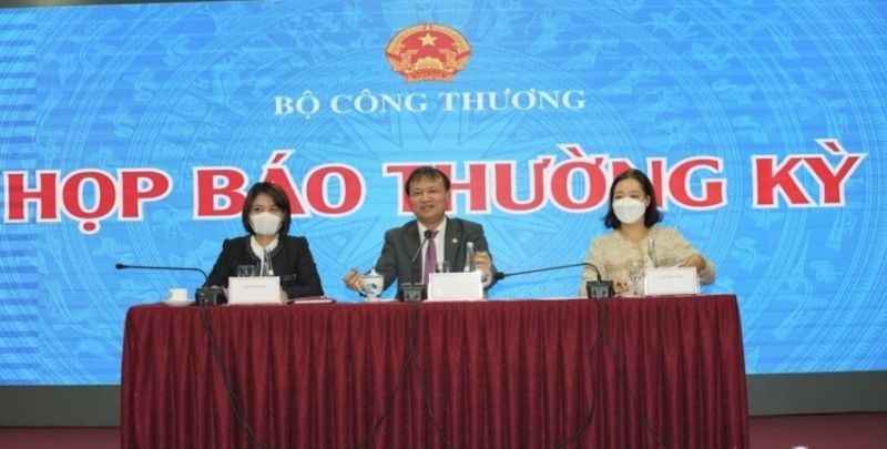 Lãnh đạo Bộ Công Thương trả lời báo chí tại cuộc họp báo thường kỳ Lãnh đạo Bộ Công Thương trả lời báo chí tại cuộc họp báo thường kỳ