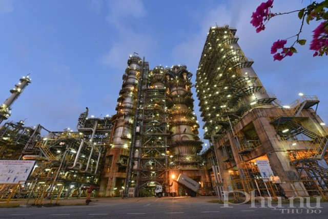 Ph&acirc;n xưởng cracking x&uacute;c t&aacute;c được vĩ như tr&aacute;i tim Nh&agrave; m&aacute;y lọc dầu Dung Quất.