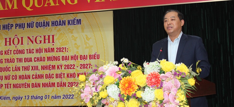 Đồng ch&iacute; Đinh Hồng Phong, Ph&oacute; b&iacute; thư Thường trực quận ủy Ho&agrave;n Kiếm ph&aacute;t biểu chỉ đạo tại hội nghị