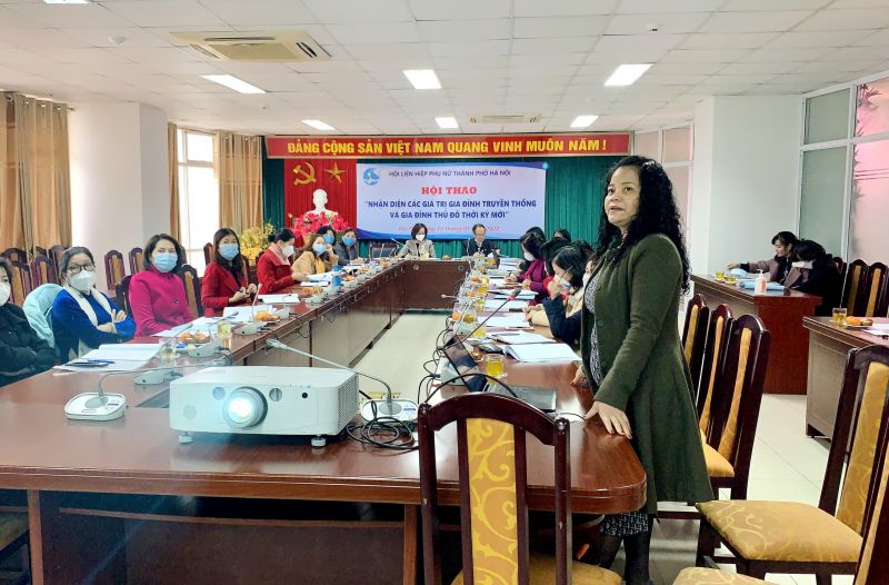 Các đại biểu tham luận tại Hội thảo