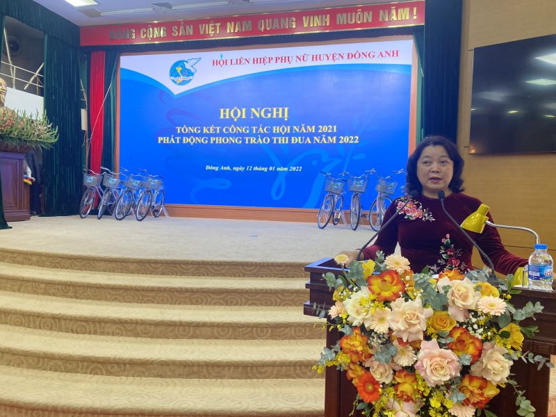 Đồng chí Nguyễn Thị Thu Thủy, Phó Chủ tịch Thường trực Hội LHPN Hà Nội phát biểu chỉ đạo tại Hội nghị