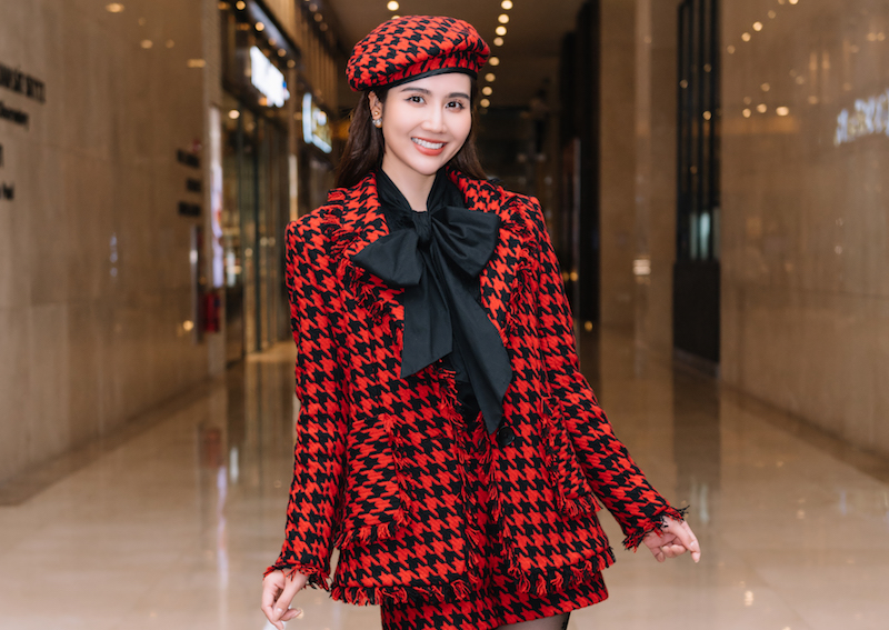 Cô được khen là một trong những nữ chính mặc đẹp nhất phim truyền hình Việt