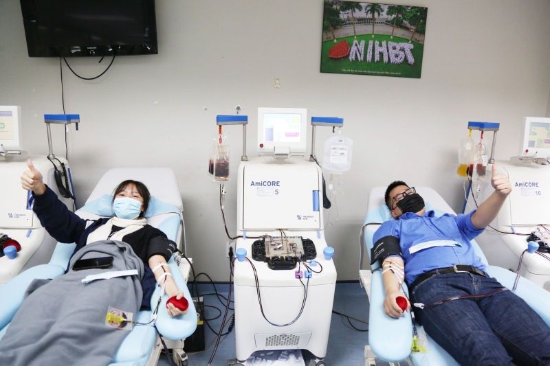 Trong năm qua, dù ảnh hưởng của dịch Covid-19 nhưng vẫn có đông đảo tình nguyện viên tham gia hiến tiểu cầu, cứu giúp người bệnh.