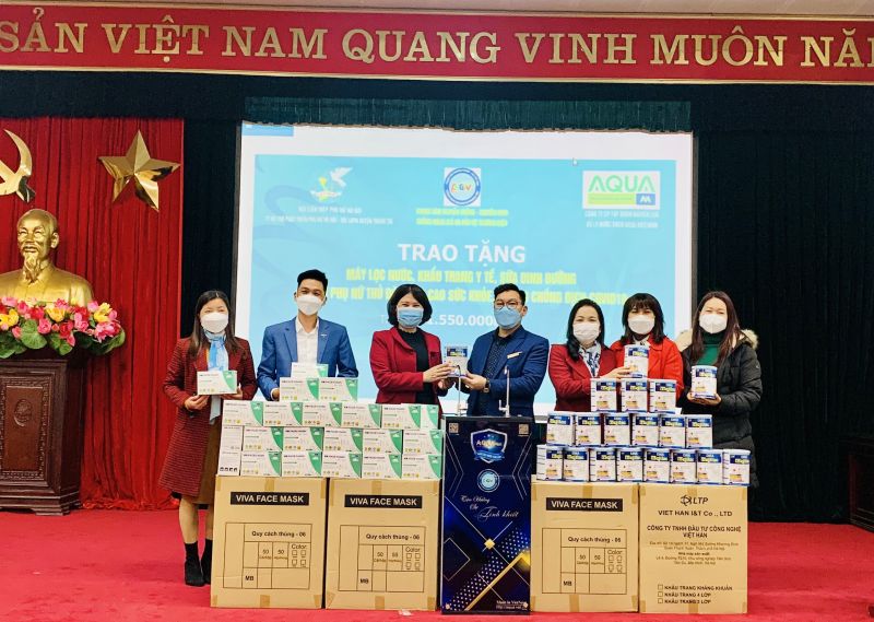 Lãnh đạo Hội LHPN huyện Thanh Trì đón nhận quà hỗ trợ phụ nữ phòng, chống Covid-19 từ Hội LHPN TP Hà Nội và Công ty Aqua Việt Nam Lãnh đạo Hội LHPN huyện Thanh Trì đón nhận quà hỗ trợ phụ nữ phòng, chống Covid-19 từ Hội LHPN TP Hà Nội và Công ty Aqua Việt Nam