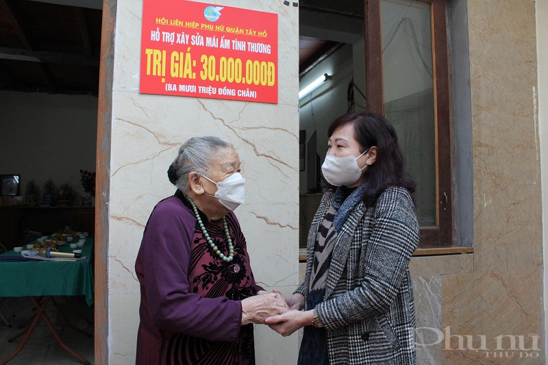 rong thời gian tới, Hội LHPN huyện tiếp tục khảo sát đối với hội viên phụ nữ nghèo chưa có nhà ở hoặc nhà ở xuống cấp để giúp họ xây dựng mái ấm tình thương, giúp họ an cư lạc nghiệp, từng bước vươn lên thoát nghèo.