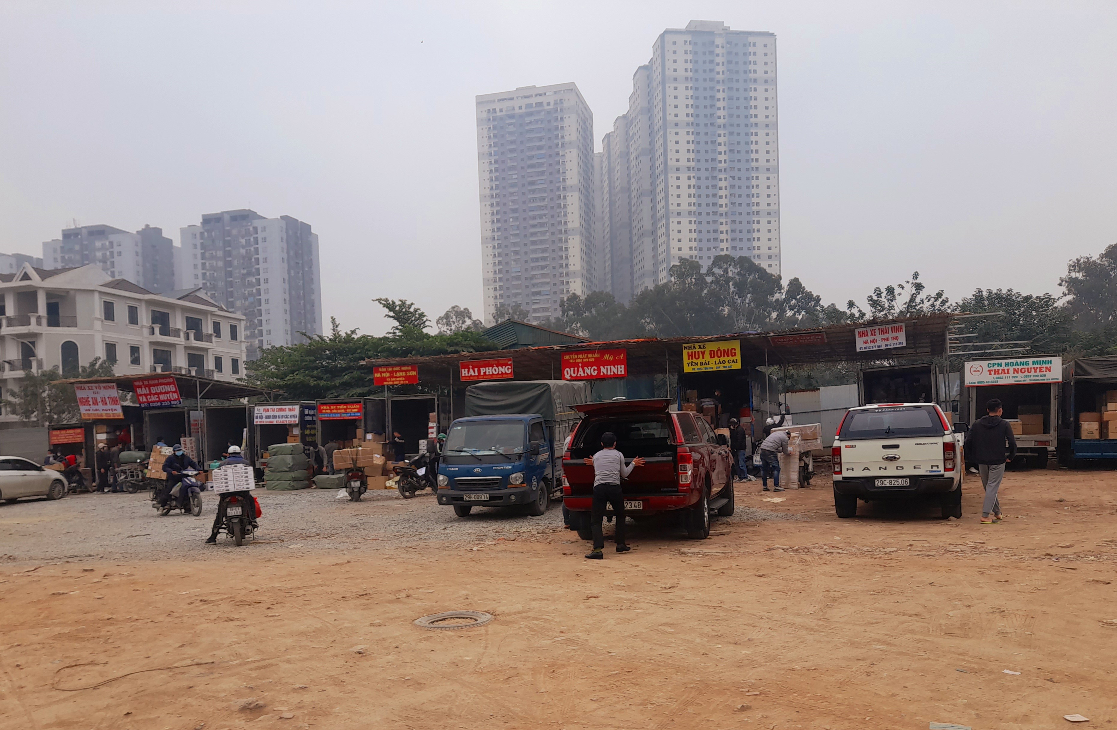 Cần làm rõ hiện trạng sử dụng đất sai mục đích tại khu vực bãi xe T122.