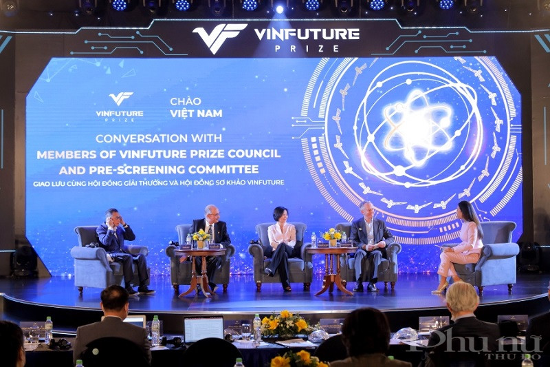 Các Giáo sư trong Hội đồng giải thưởng và Hội đồng sơ khảo VinFuture giao lưu sáng ngày 18/1. Các Giáo sư trong Hội đồng giải thưởng và Hội đồng sơ khảo VinFuture giao lưu sáng ngày 18/1.