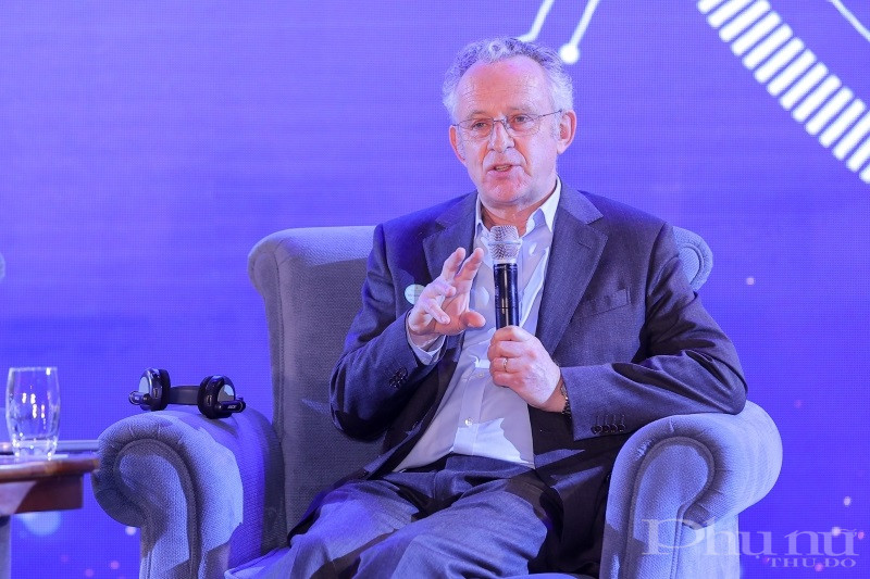 GS. Sir. Richard Friend, Chủ tịch Hội đồng Giải thưởng VinFuture. GS. Sir. Richard Friend, Chủ tịch Hội đồng Giải thưởng VinFuture.