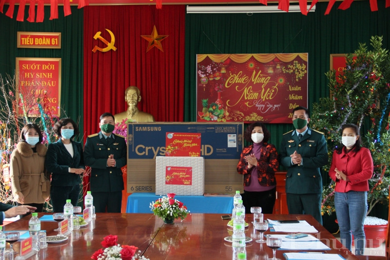 Hội LHPN Hà Nội thăm, chúc Tết Sư đoàn Phòng không 361 và các đơn vị trực thuộc - ảnh 8