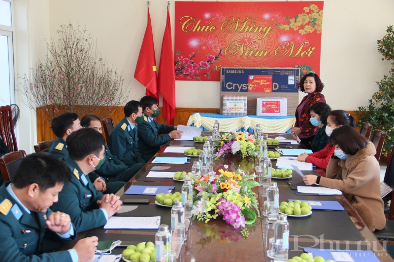 Hội LHPN Hà Nội thăm, chúc Tết Sư đoàn Phòng không 361 và các đơn vị trực thuộc - ảnh 12