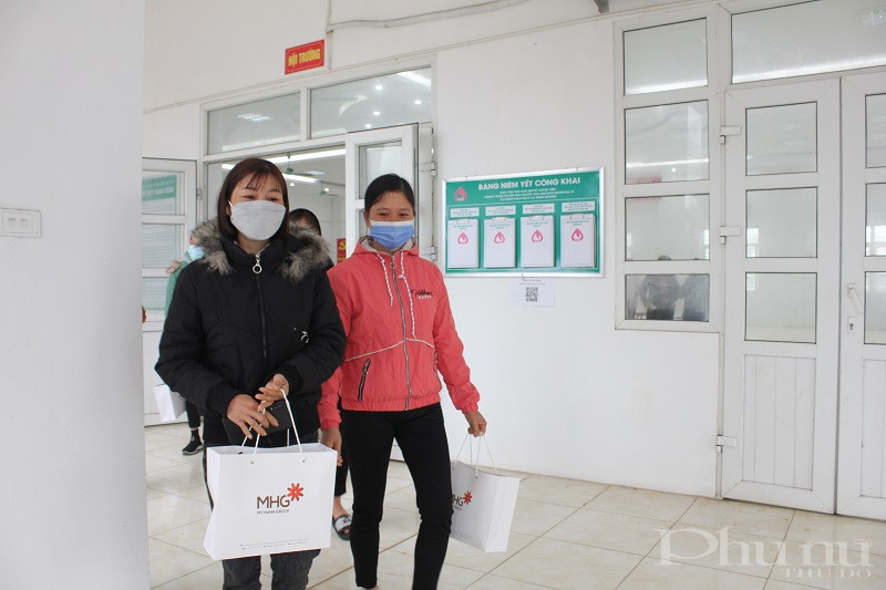 Tặng quà Tết cho phụ nữ khó khăn dân tộc thiểu số tại 2 xã miền núi huyện Ba Vì - ảnh 8