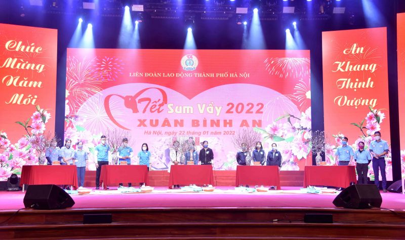 Không khí Tết cổ truyền dân tộc ngập tràn trong hội trường Cung Văn hoá hữu nghị Việt -Xô