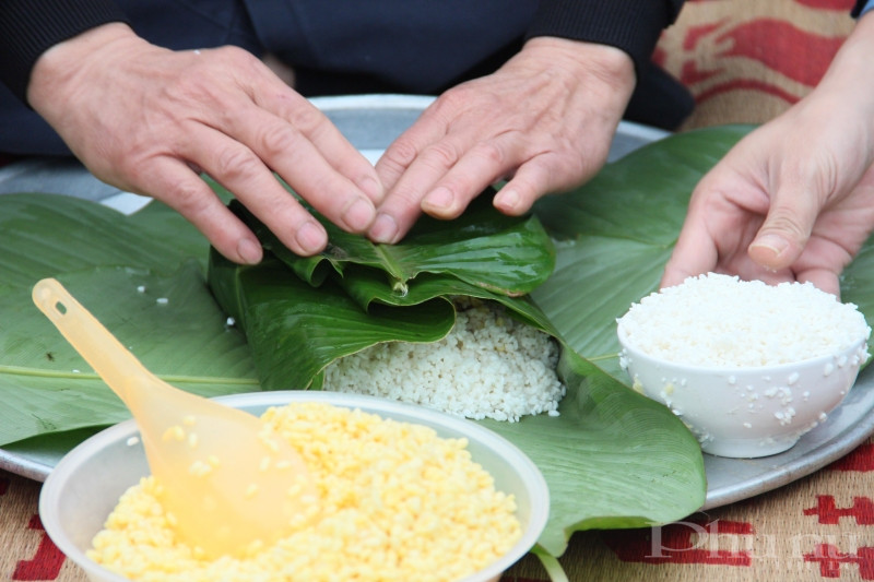 Những chiếc b&aacute;nh chưng vừa thể hiện t&igrave;nh cảm tốt đẹp, vừa l&agrave; c&aacute;ch để Hội LHPN phường Tứ Li&ecirc;n g&igrave;n giữ n&eacute;t truyền thống của d&acirc;n tộc.