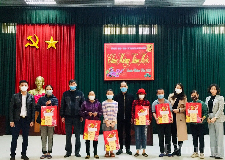 Đồng thời đây cũng là hoạt động nằm trong chuỗi các hoạt động hưởng ứng chương trình “Triệu phần quà san sẻ yêu thương” do Trung ương Hội LHPN Việt Nam phát động