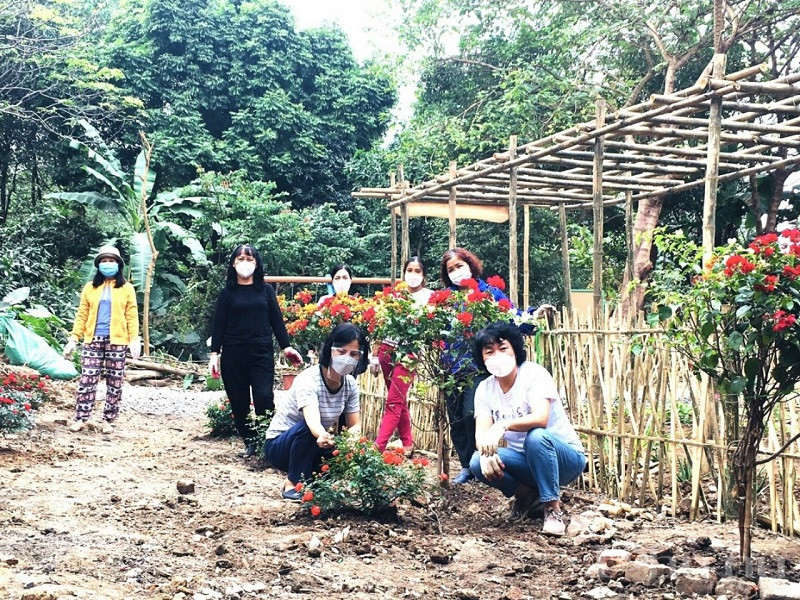 Chị em c&aacute;n bộ, hội vi&ecirc;n phụ nữ phường Chương Dương t&iacute;ch cực cực tham gia dự &aacute;n