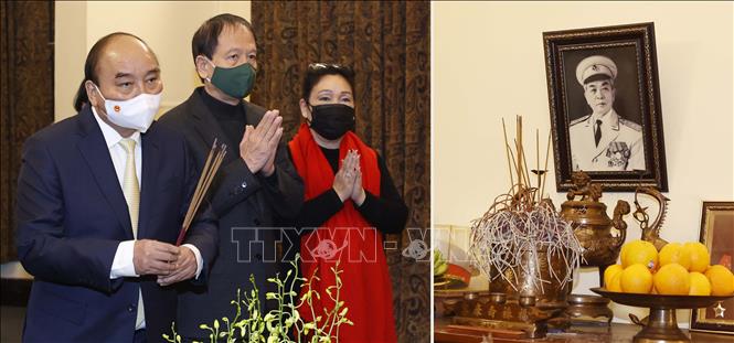 Chủ tịch nước Nguyễn Xuân Phúc dâng hương Đại tướng Võ Nguyên Giáp. Ảnh: Thống Nhất/TTXVN