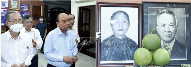 Chủ tịch nước Nguyễn Xuân Phúc tới dâng hương đồng chí Nguyễn Hữu Thọ. Ảnh: Thống Nhất/TTXVN