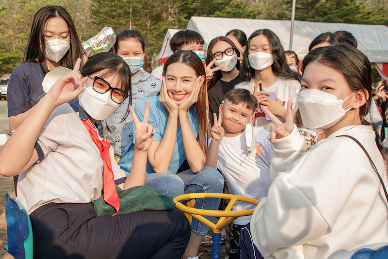 Thuỳ Tiên hạnh phúc bên cạnh các thiên thần nhỏ