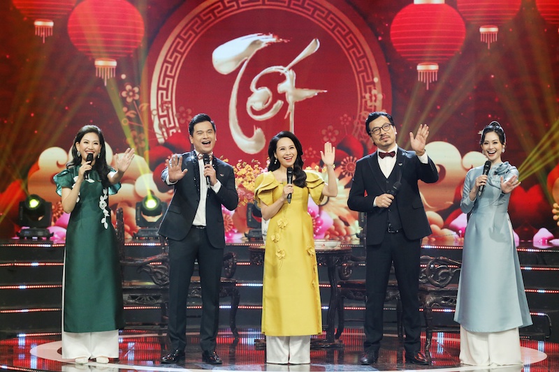 Sự kết hợp thú vị của 5 MC: Mỹ Vân, Danh Tùng, Mỹ Lan, Đinh Tiến Dũng, Thuỳ Linh (từ trái qua)