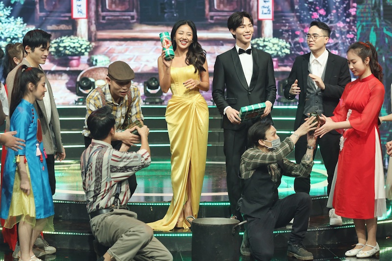 Phần kết hợp thú vị của Erik và Văn Mai Hương trong ca khúc chủ đề của chương trình