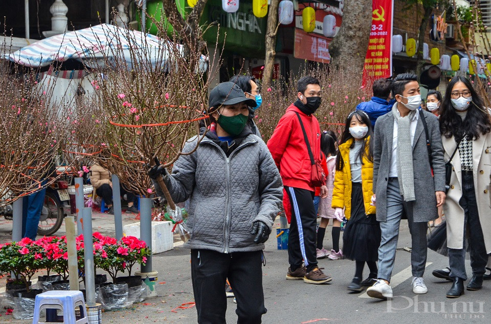 Ai cũng muốn sớm bán hết cây để chóng về với gia đình