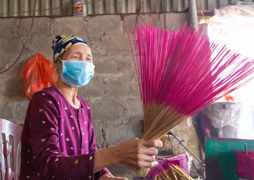 Người dân Quảng Phú Cầu tất bật làm hương