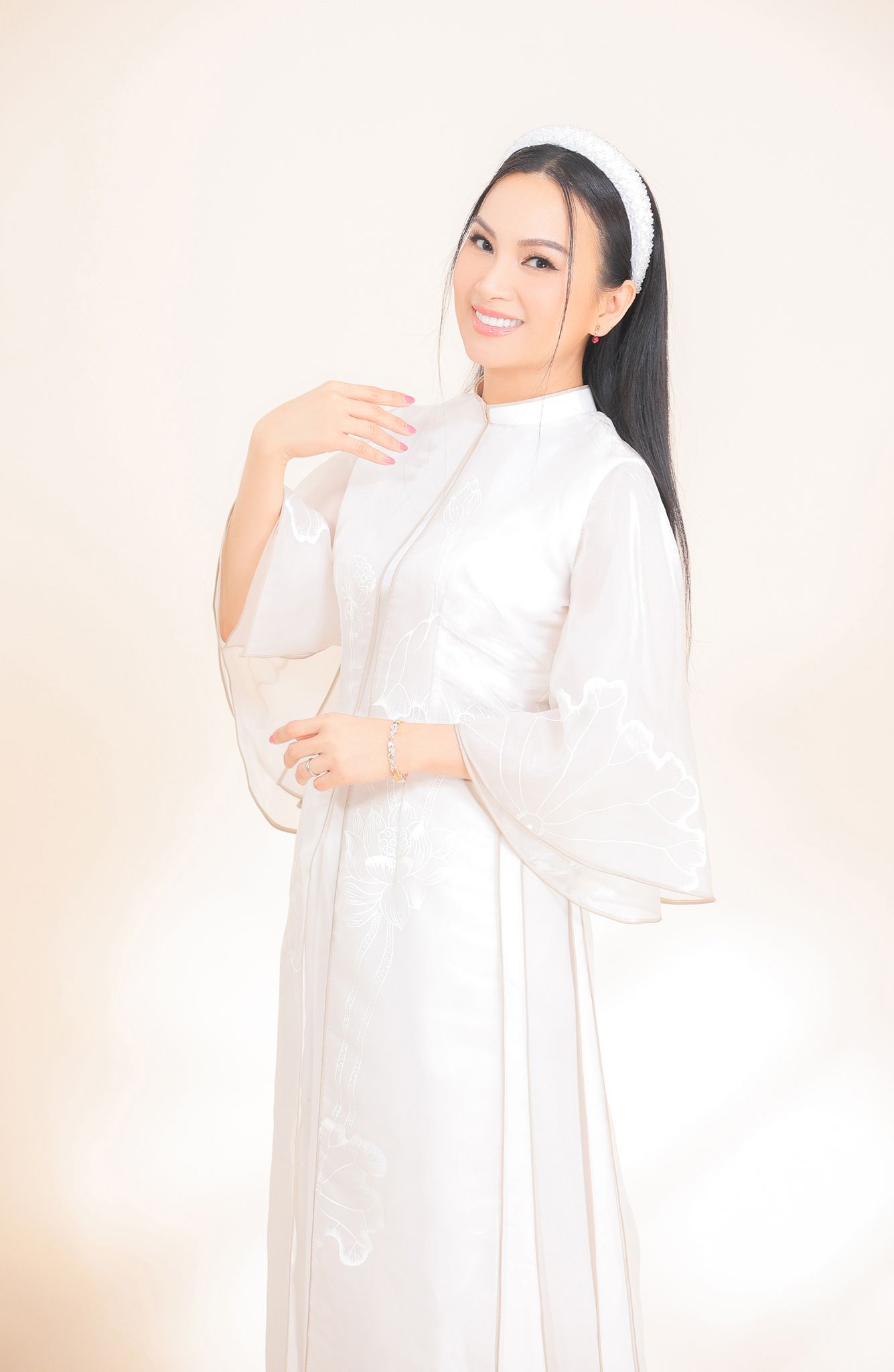 Hà Phương hạnh phúc khi được về Việt Nam đón Tết sau 2 năm xa cách