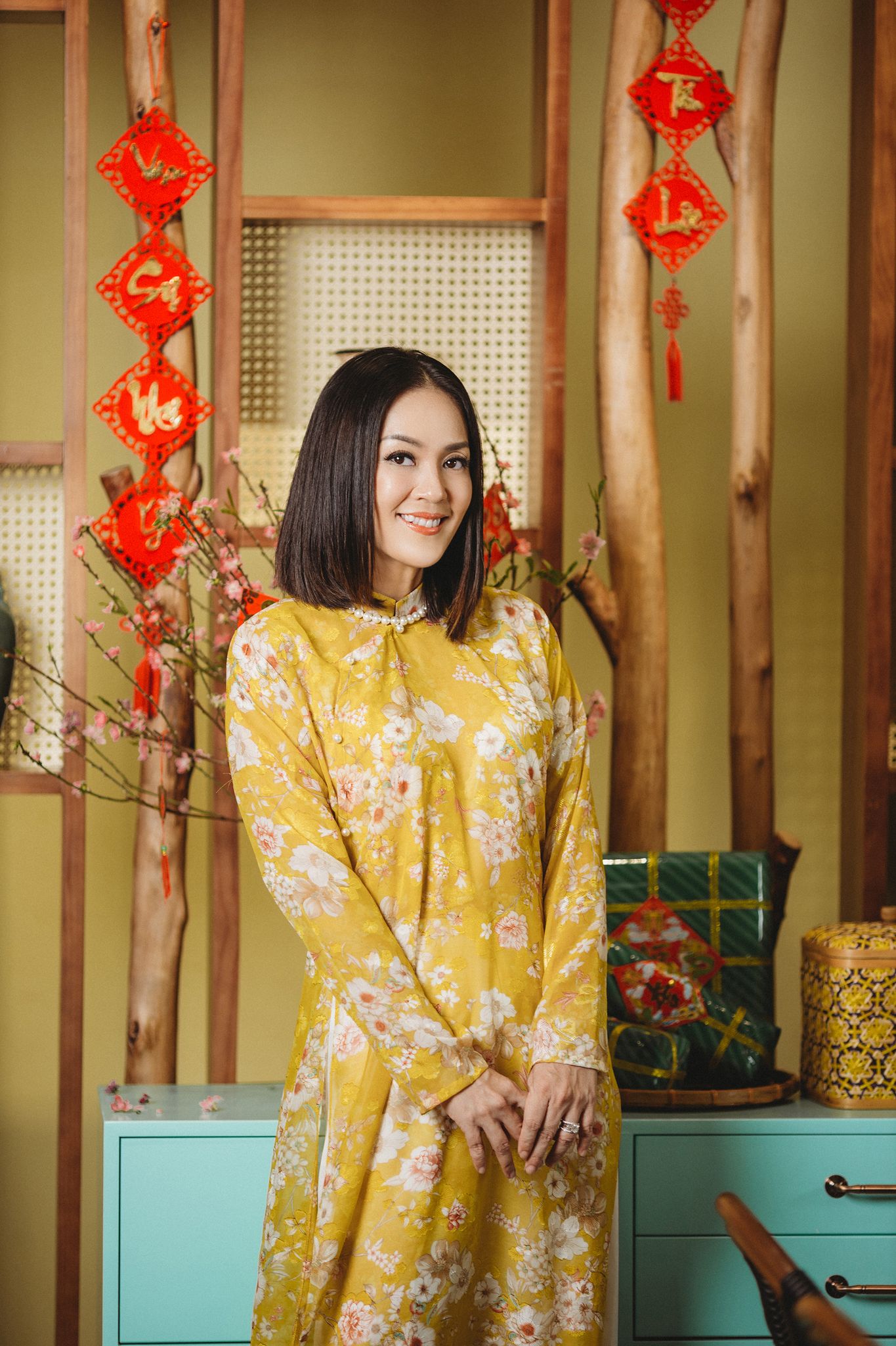 Á hậu Áo dài Chung Vũ Thanh Uyên đẹp đằm thắm với áo dài Xuân cho U50 - ảnh 6