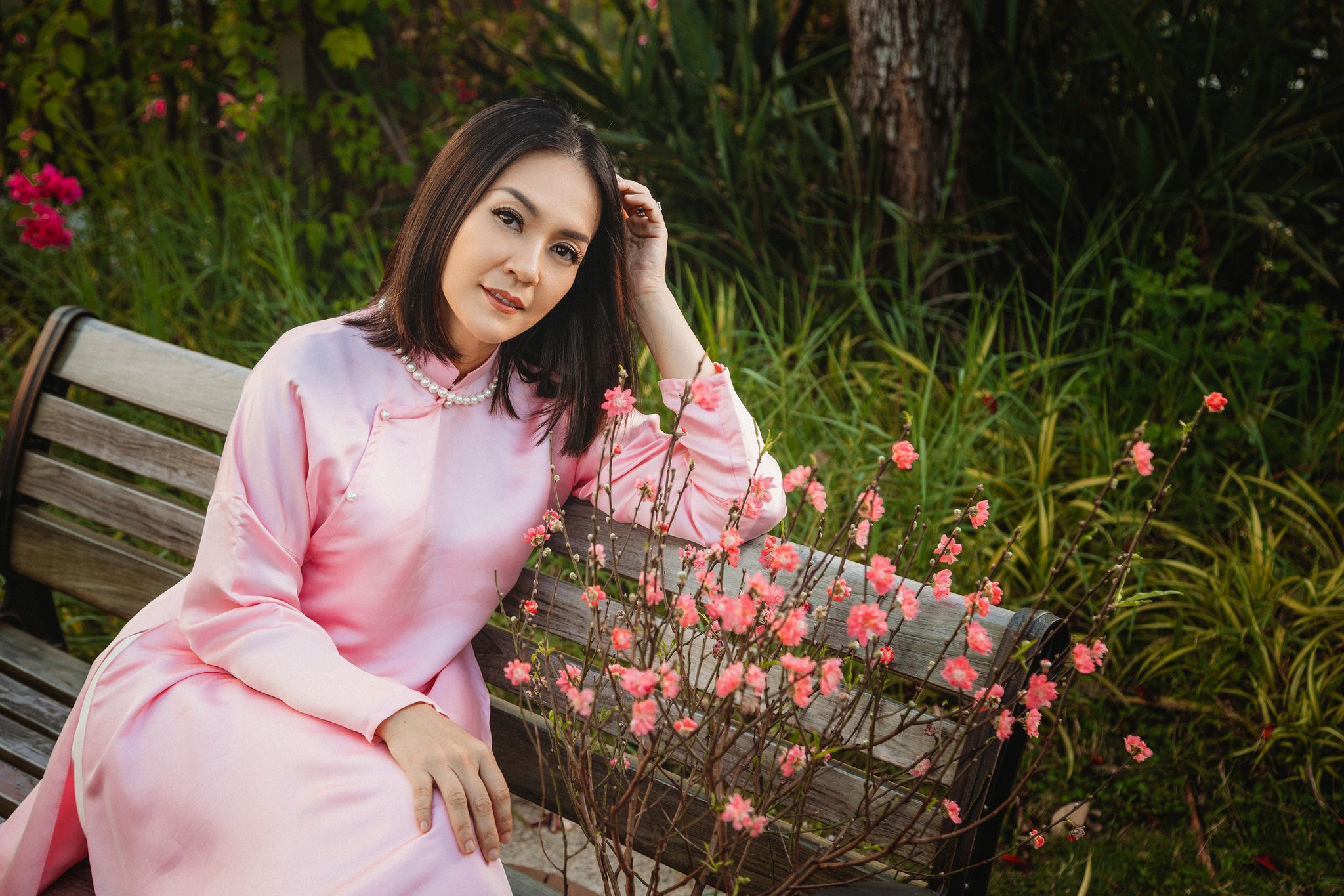 Á hậu Áo dài Chung Vũ Thanh Uyên đẹp đằm thắm với áo dài Xuân cho U50 - ảnh 4