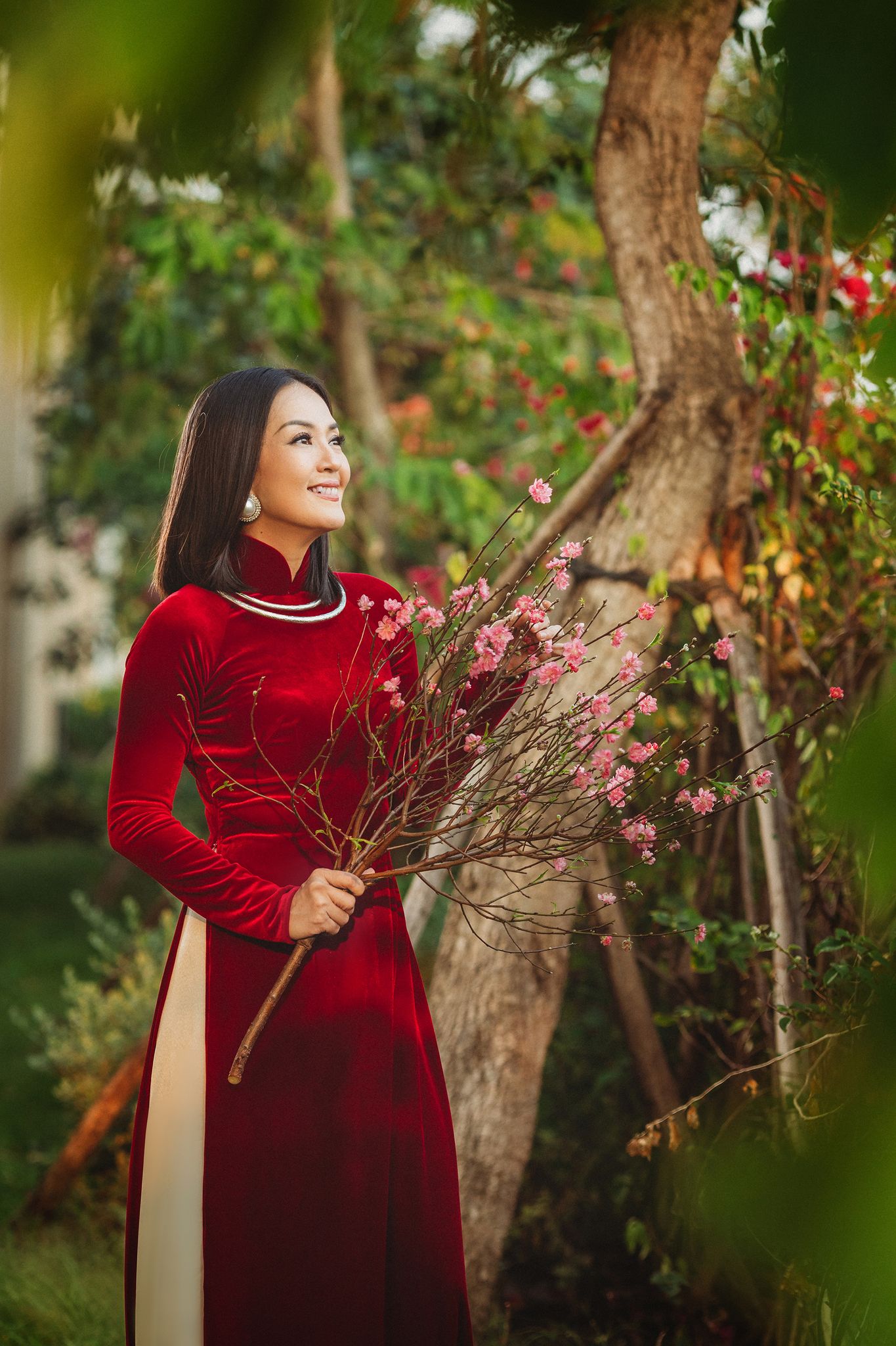 Á hậu Áo dài Chung Vũ Thanh Uyên đẹp đằm thắm với áo dài Xuân cho U50 - ảnh 3