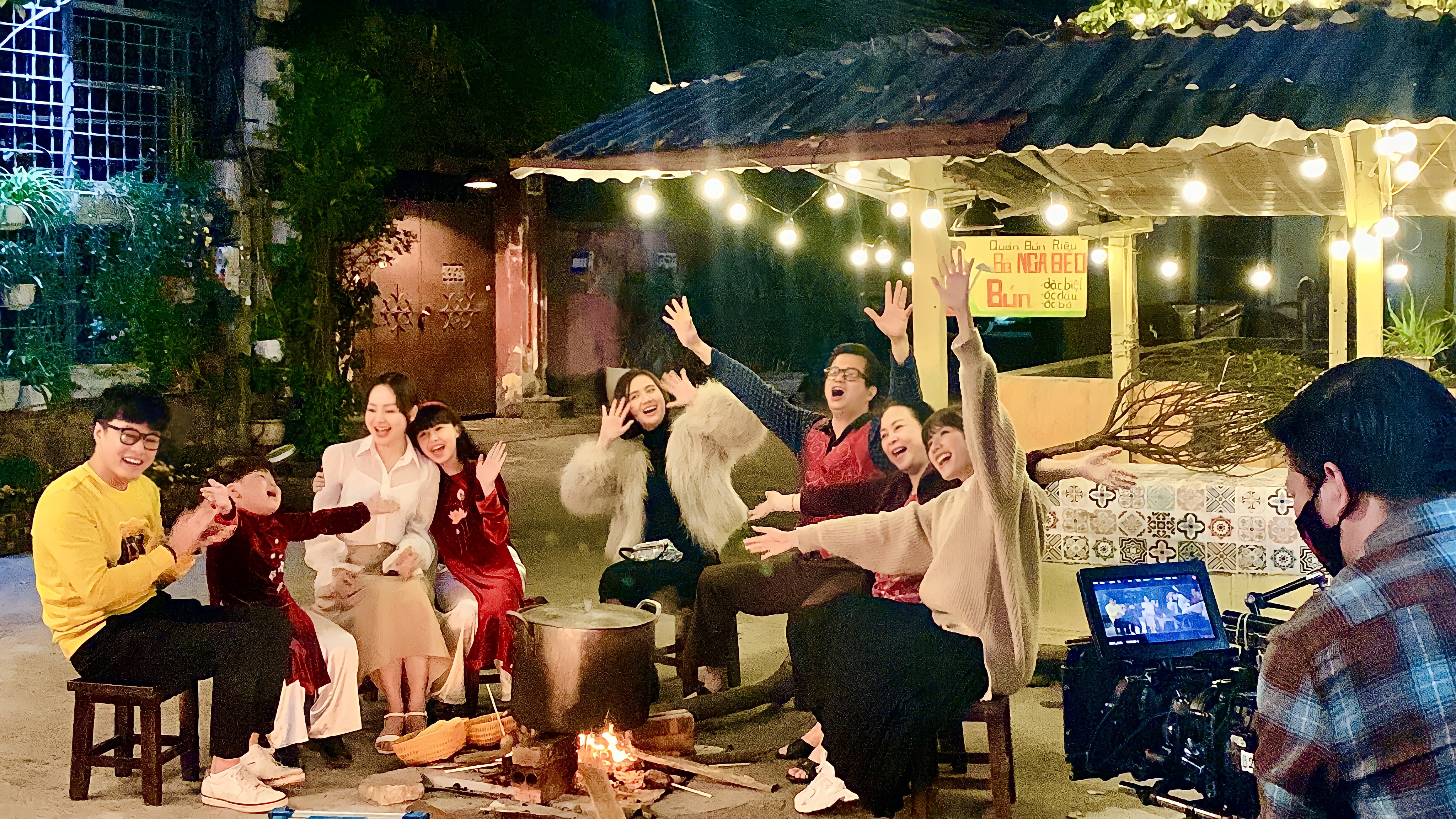 Cảnh đ&oacute;n Tết ấm sực của gia đ&igrave;nh b&agrave; Nga b&eacute;o