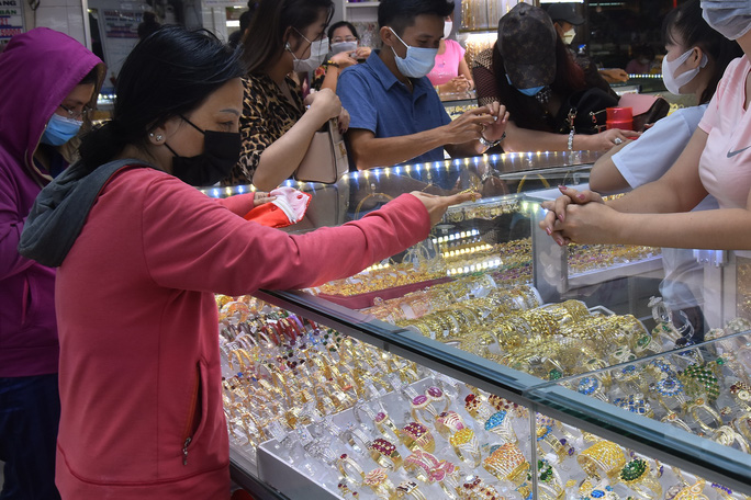 Giá vàng hôm nay của thế giới vọt lên