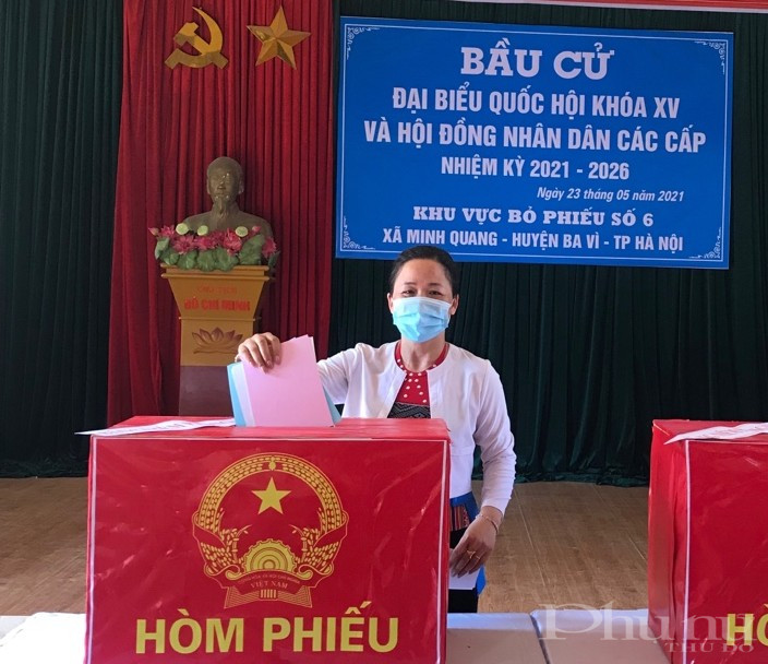 Cán bộ, hội viên phụ nữ huyện Ba Vì tham gia đi bầu cử tháng 5/2021