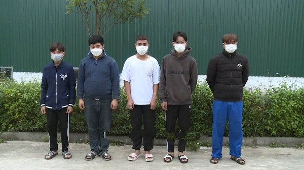 Nhóm thanh niên lên mạng học cách chế tạo pháo nổ rồi đốt tại các tuyến đường nơi công cộng (Ảnh: CA)