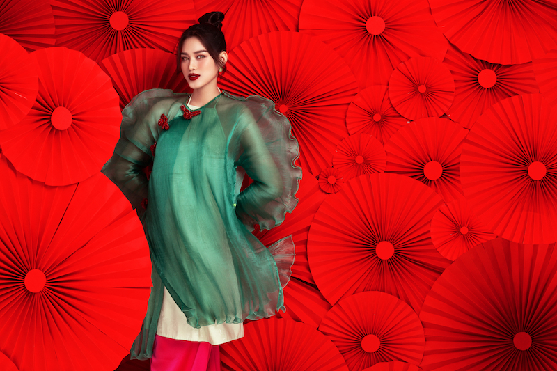 Hoa hậu Đỗ Hà diện yếm đỏ, khoe lưng trần gợi cảm trong bộ ảnh Tết - ảnh 1