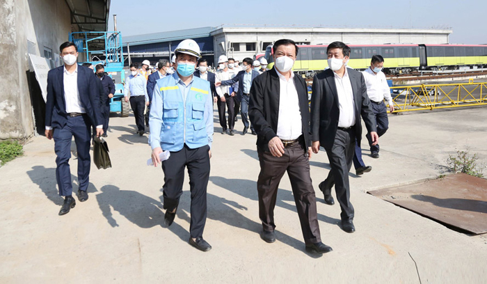 Bí thư Thành ủy Đinh Tiến Dũng kiểm tra khu Depot, tuyến đường sắt đô thị thí điểm thành phố Hà Nội, đoạn Nhổn - ga Hà Nội