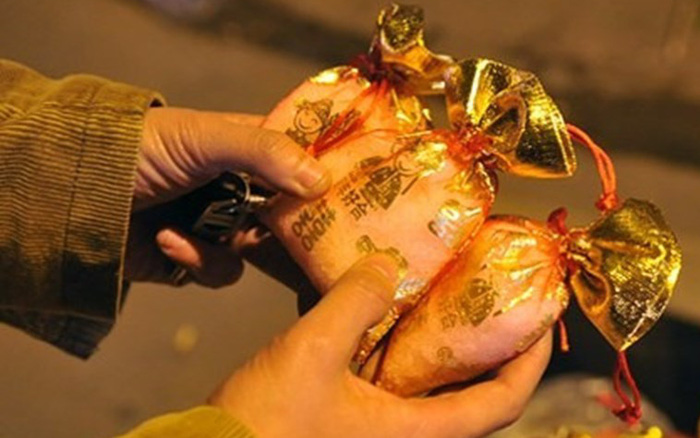 Mua muối đầu năm là một nét đẹp trong văn hóa của người Việt ta