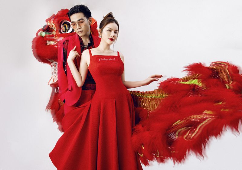 Lý Nhã Kỳ mặc áo dài, váy yếm khoe nhan sắc rực rỡ trong ngày đầu xuân - ảnh 4