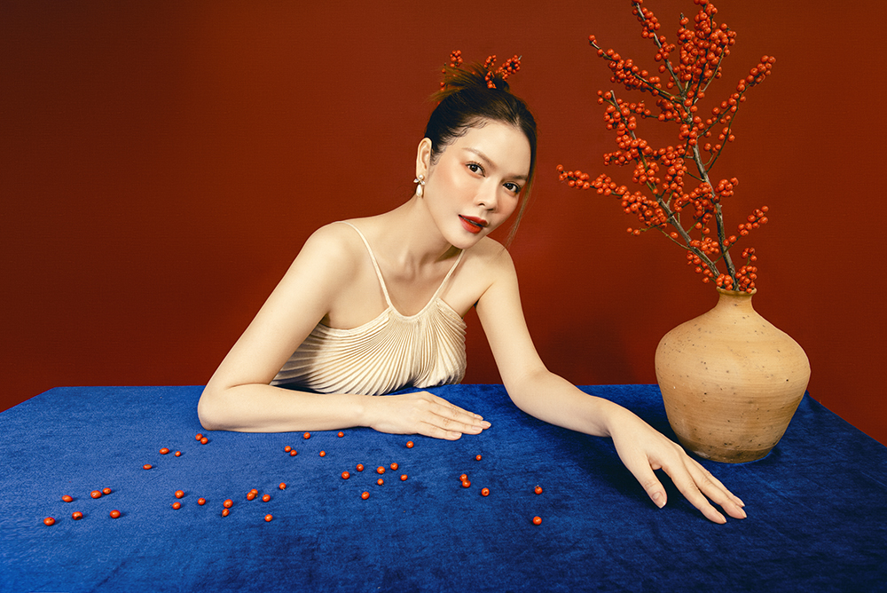 Bộ ảnh được thực hiện bởi ekip: Photo: Joyce Nguyen, Stylist: Trang Nhẹ Nhàng, Make up & hair: Quân Nguyễn + Pu Lê, Clothing: NTK Nguyễn Minh Tuấn Nguyen Tung Chinh, Linh Phung, Trần An Vi, Cici, Elpis, White Plan by Ha Thanh Viet Bộ ảnh được thực hiện bởi ekip: Photo: Joyce Nguyen, Stylist: Trang Nhẹ Nhàng, Make up & hair: Quân Nguyễn + Pu Lê, Clothing: NTK Nguyễn Minh Tuấn Nguyen Tung Chinh, Linh Phung, Trần An Vi, Cici, Elpis, White Plan by Ha Thanh Viet
