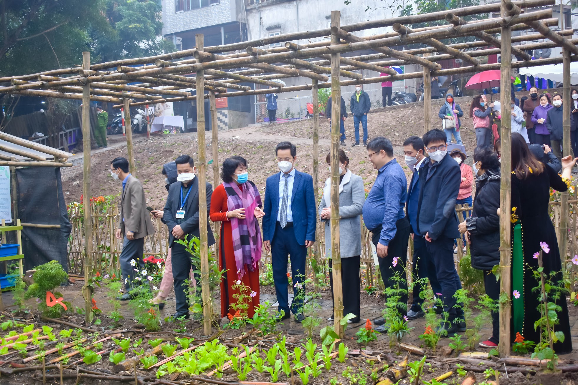 v&agrave; tham quan kh&ocirc;ng gian c&ocirc;ng cộng đa chức năng tại phường Chương Dương