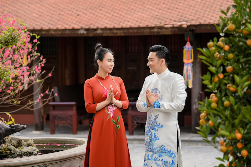 Quang Hà du xuân Hà Nội, thân thiết bên "bóng hồng" bí ẩn - ảnh 4