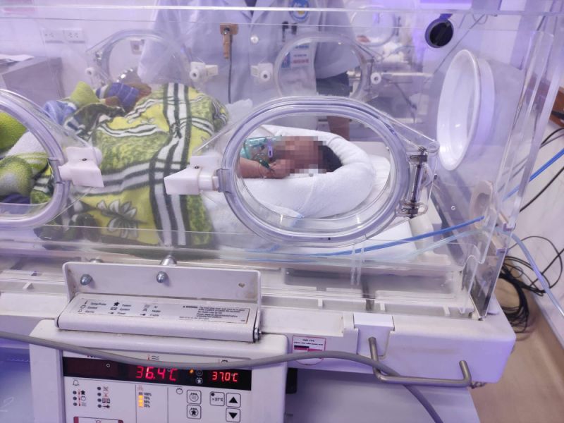 Hiện tại, cháu bé đang được chăm sóc tại Bệnh viện Phụ sản Thanh Hóa (Ảnh: CA). Hiện tại, cháu bé đang được chăm sóc tại Bệnh viện Phụ sản Thanh Hóa (Ảnh: CA).