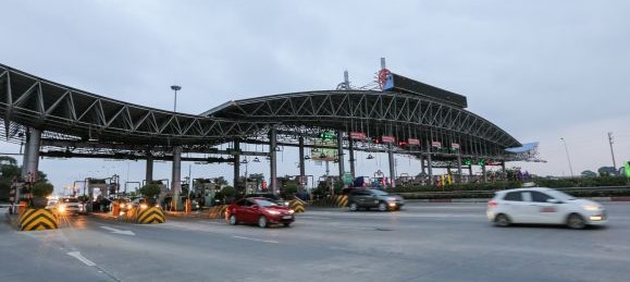 Trạm thu phí giao thông trên cao tốc Pháp Vân - Cầu Giẽ.