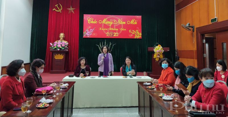Chủ tịch Hội LHPN Hà Nội Lê Kim Anh phát biểu trong buổi gặp mặt đầu năm mới 2022 tại cơ quan Hội LHPN Hà Nội
