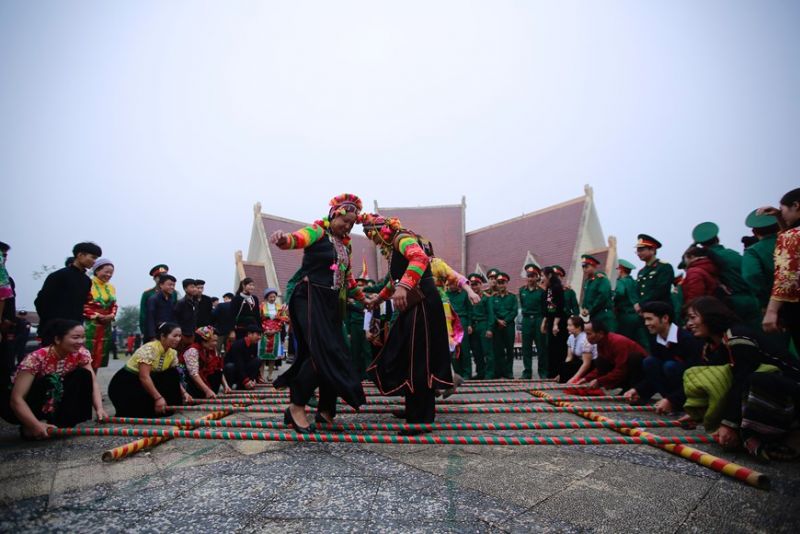 Ng&agrave;y hội &ldquo;Sắc Xu&acirc;n tr&ecirc;n mọi miền Tổ quốc&rdquo; Xu&acirc;n Kỷ Hợi diễn ra tại L&agrave;ng Văn h&oacute;a-Du lịch c&aacute;c d&acirc;n tộc Việt Nam (Đồng M&ocirc;, Sơn T&acirc;y, H&agrave; Nội). (Ảnh: Trọng Đạt/TTXVN)