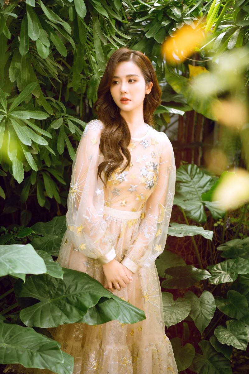 Huyền Lizzie gây bất ngờ với style tiểu thư mơ mộng trong vườn xuân thơ mộng - ảnh 6