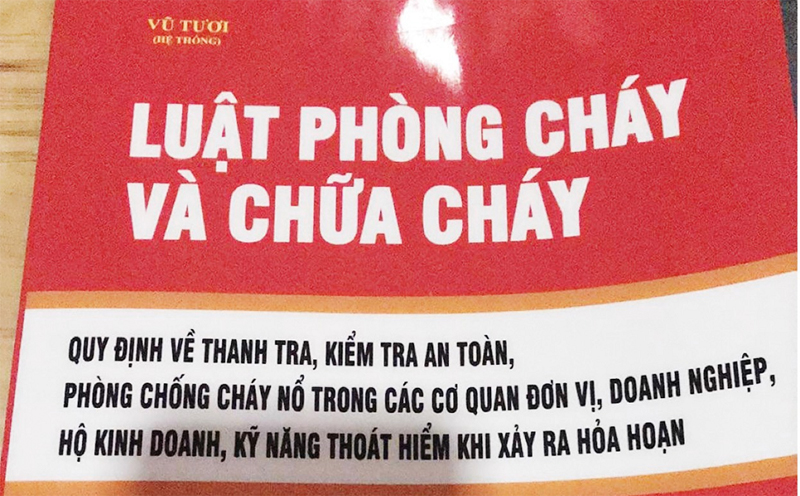 Tài liệu trong bưu kiện được gửi đến để lừa đảo người dân. Tài liệu trong bưu kiện được gửi đến để lừa đảo người dân.