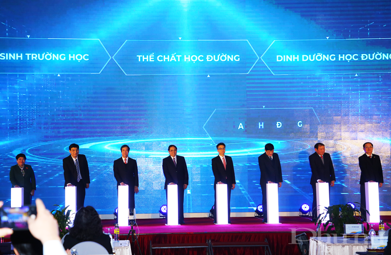 Các đại biểu bấm nút thông qua Chương trình Sức khỏe học đường giai đoạn 2021-2026.